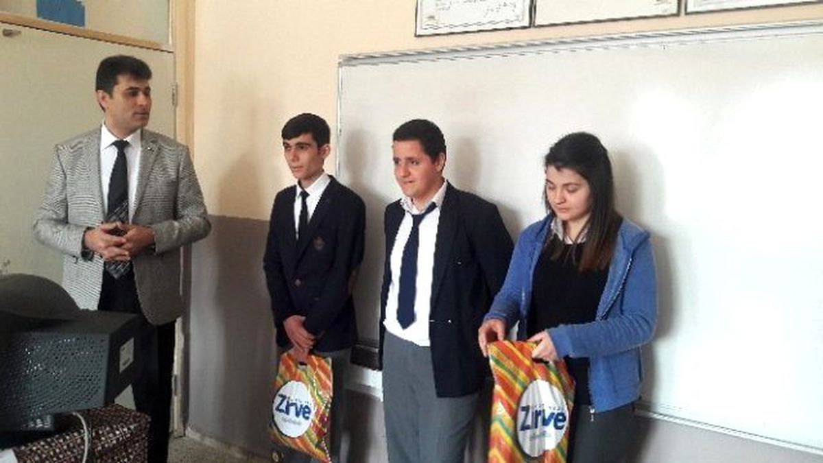 Lise Öğrencilerinden Örnek Davranış