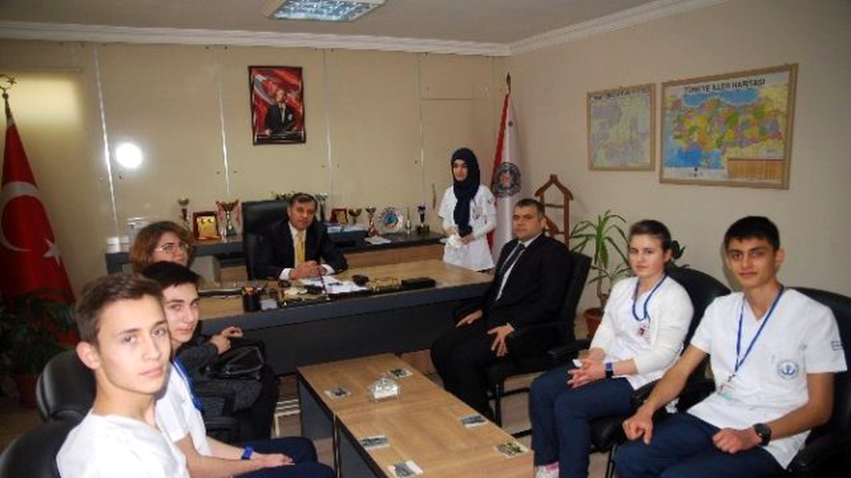Öğrencilerden Toplum Yararına Hizmet Çalışması