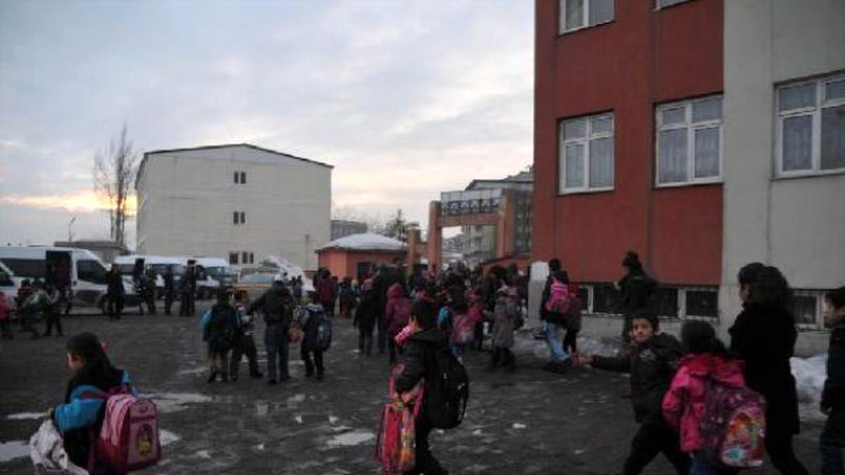 Operasyon Söylentisi Yüksekova\'yı Boşalttı, Okullarda Öğrenci Kalmadı