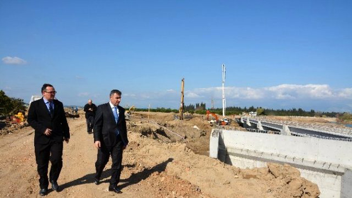 Özgür, Aksu Tehneli Köprü İnşaatını İnceledi