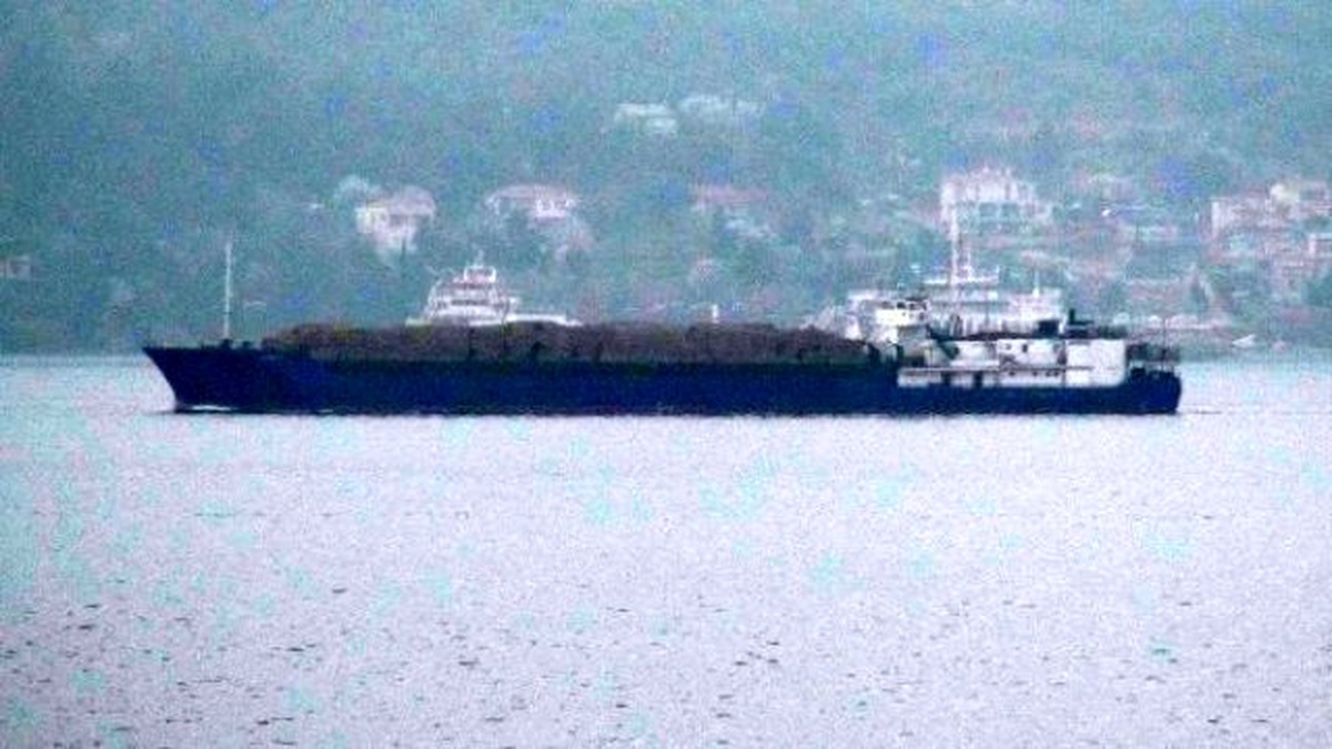 Rus Askeri Kargo Gemisi Çanakkale Boğazı\'ndan Geçti