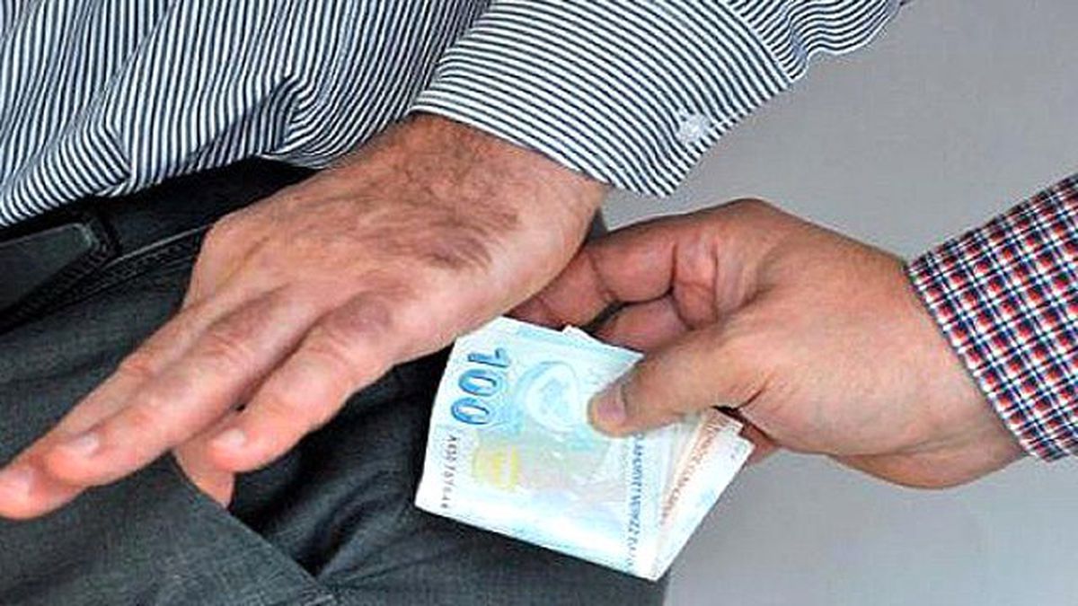 Rüşvet Alırken Yakalandı, Kalp Krizinden Öldü