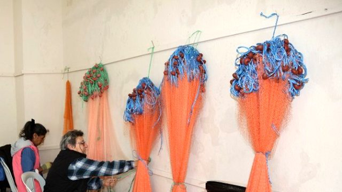 Urlalı Kadınlar Balık Ağı Örerek Para Kazanıyor