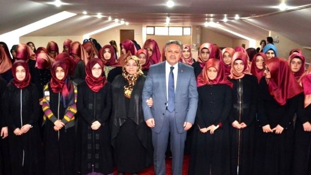 Vali Kahraman ve Eşi Hatim Duası Programına Katıldılar