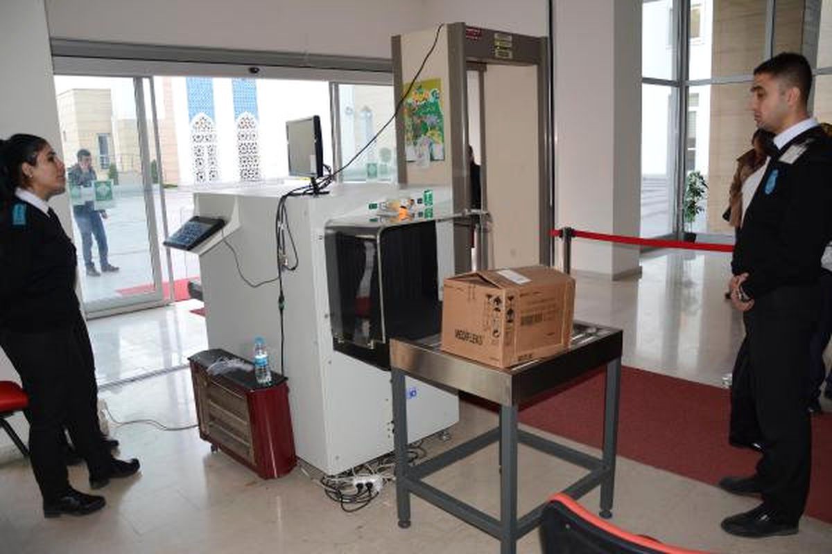 X - Ray Cihazından Geçirilen Kutudan Bebek Cesedi Çıktı