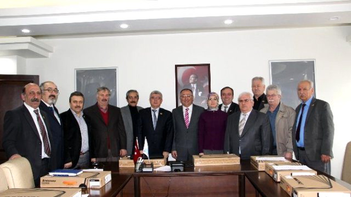 Yalova Belediyesi\'nden Muhtarlara Bilgisayar