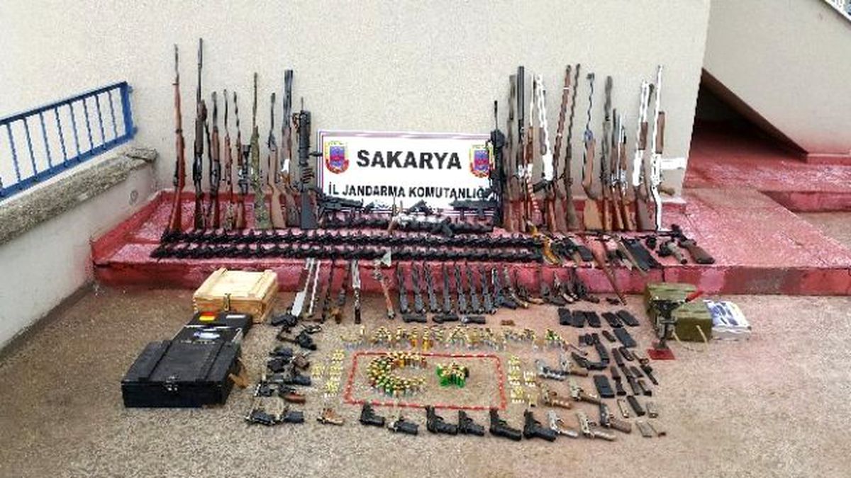 Baba ve Oğlunun Evinden Cephanelik Çıktı