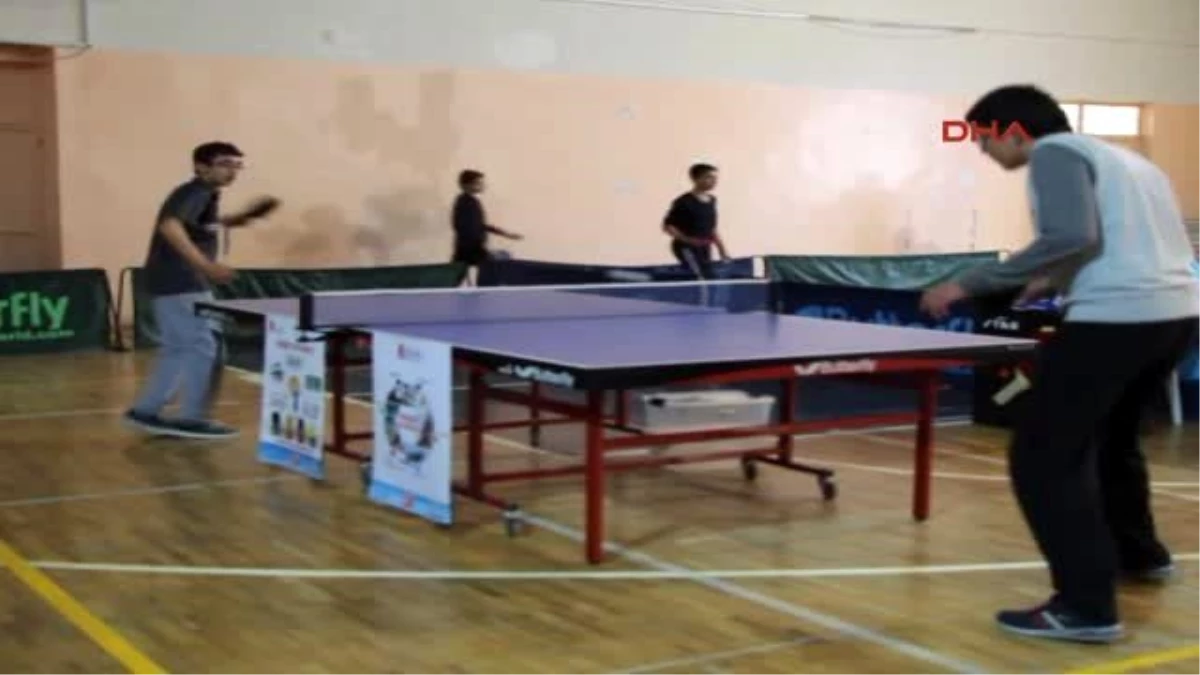 Burdur\'da Masa Tenisi Turnuvası
