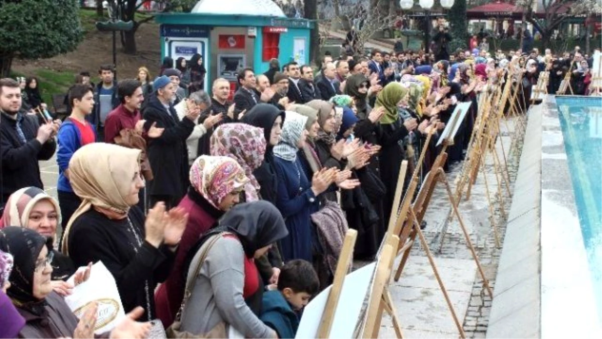 Bursa\'da Yüzlerce Kişi 28 Şubat\'ı El Ele Tutuşarak Protesto Etti