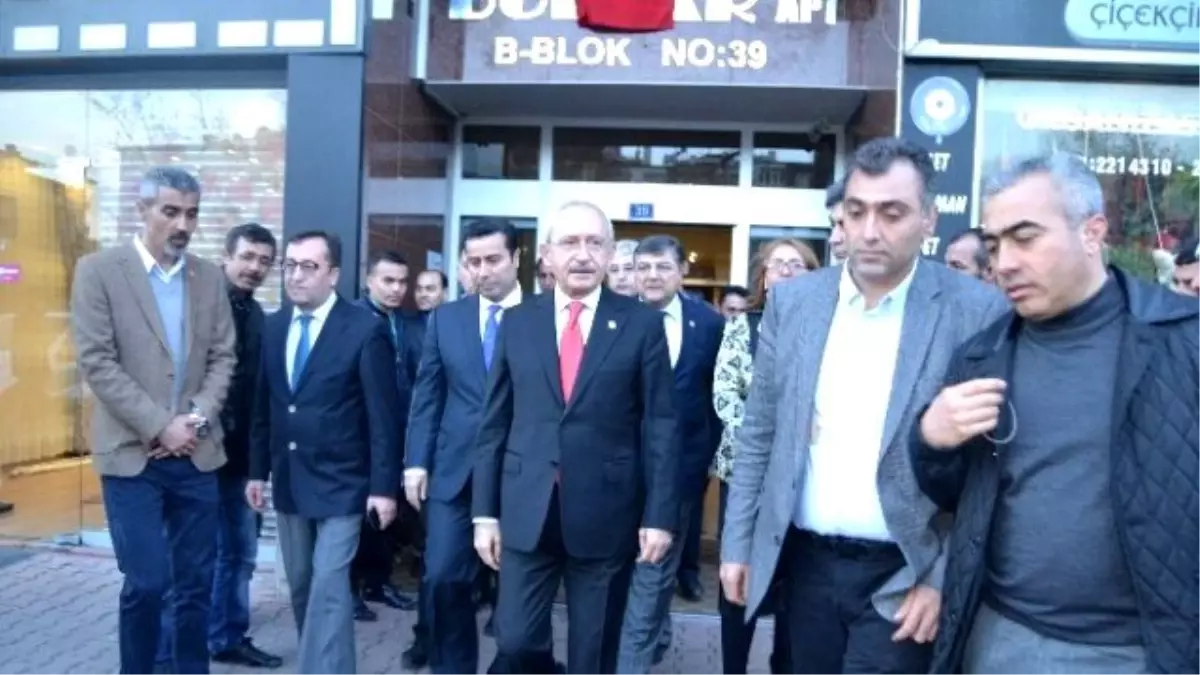 CHP Lideri Kemal Kılıçdaroğlu, Şehit Ailelerine Taziye Ziyaretinde Bulundu