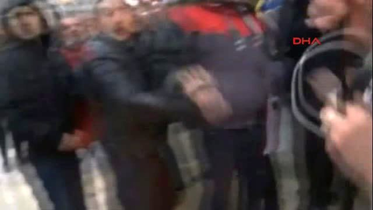 Cumhurbaşkanlığı Oylaması Yapılırken Meclis Binasına Molotof Fırlattılar