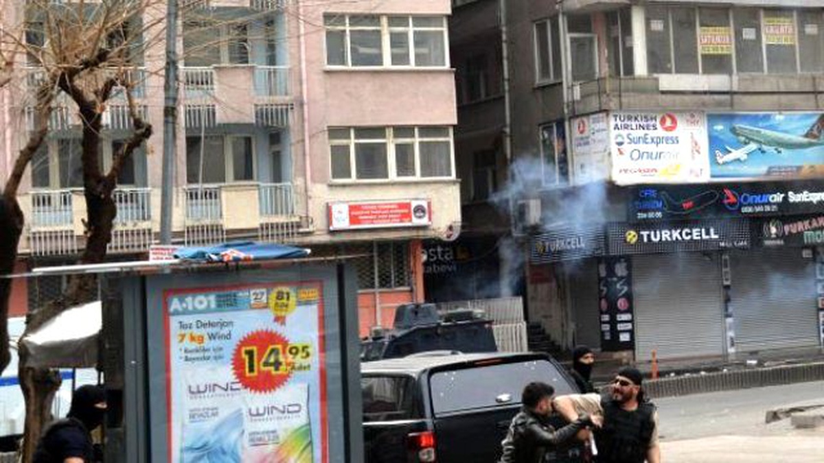 Diyarbakır\'da Sur\'a Yürüyüşe İzin Verilmedi Olaylar Çıktı