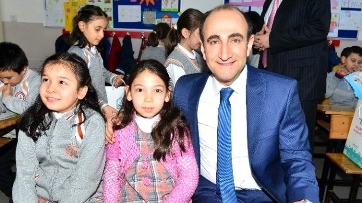 Edebali "Halka En Yakın Başkan" Seçildi