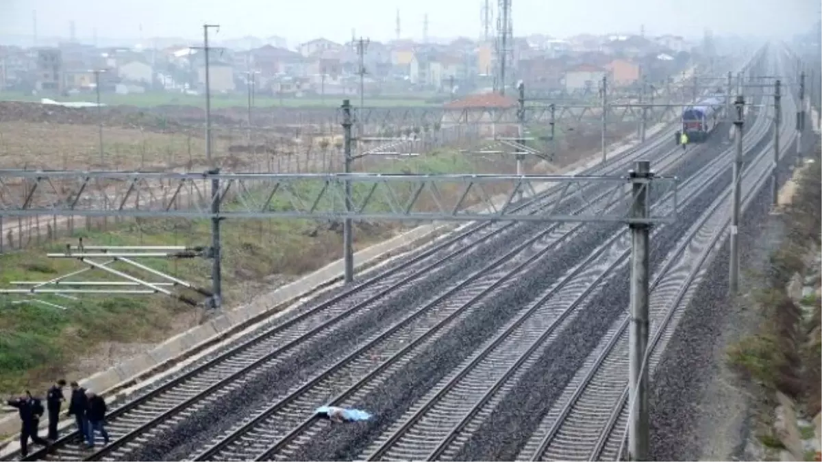 Eşiyle Arası Bozulunca Kendisini Trenin Altına Attı