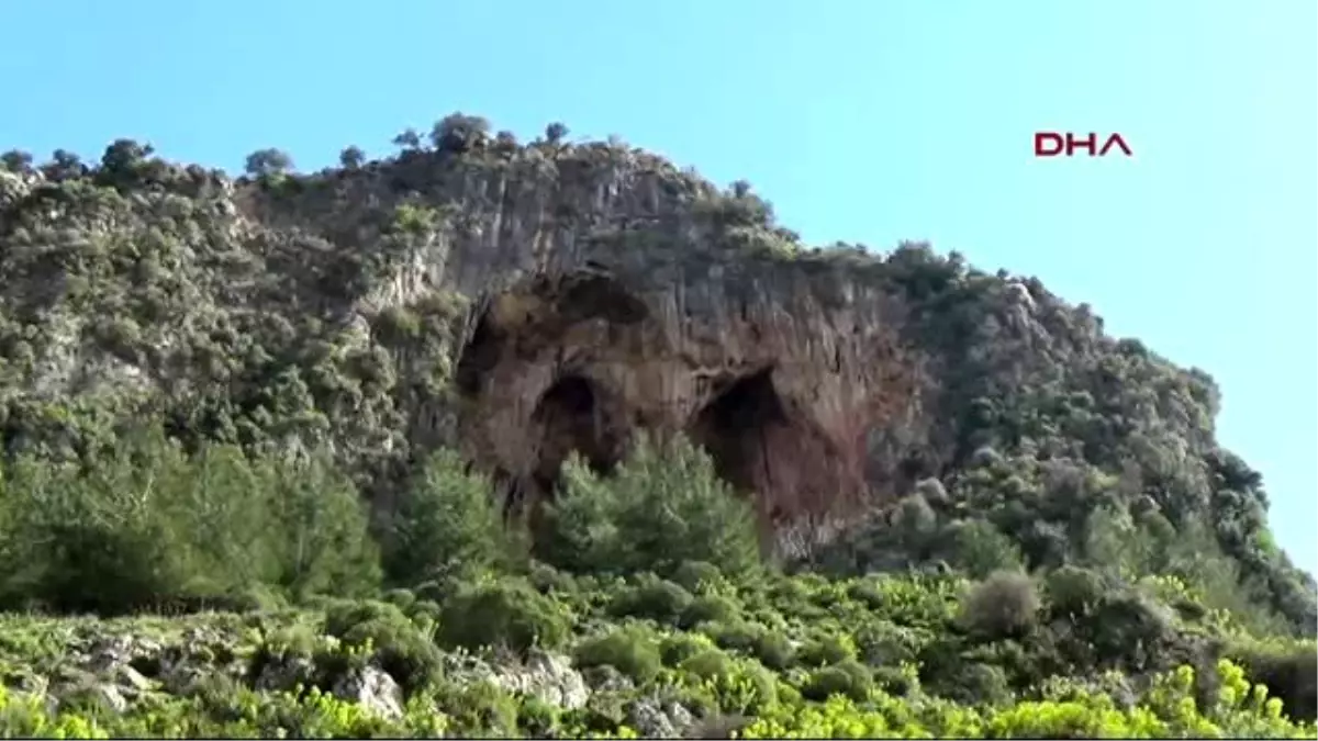 Fethiye\'de Keçi Kurtarma Operasyonu