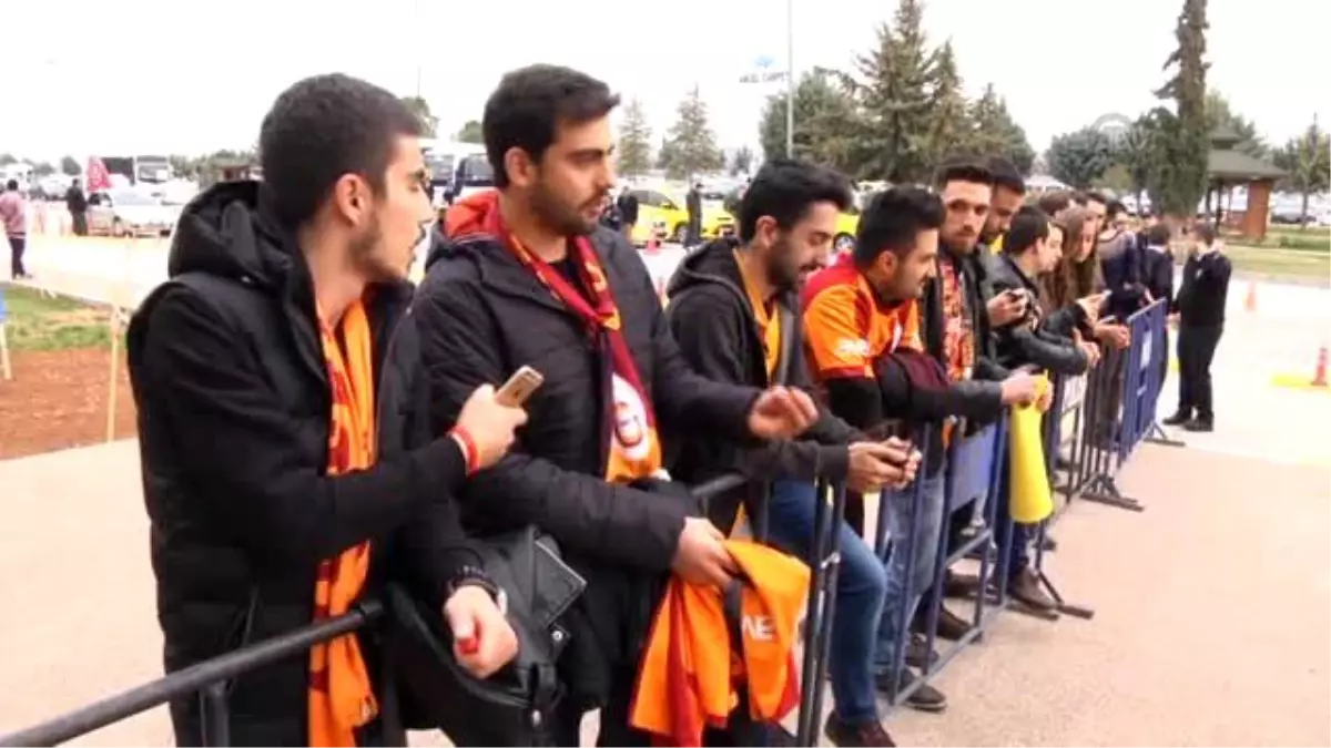 Galatasaray Kafilesi Gaziantep\'e Geldi