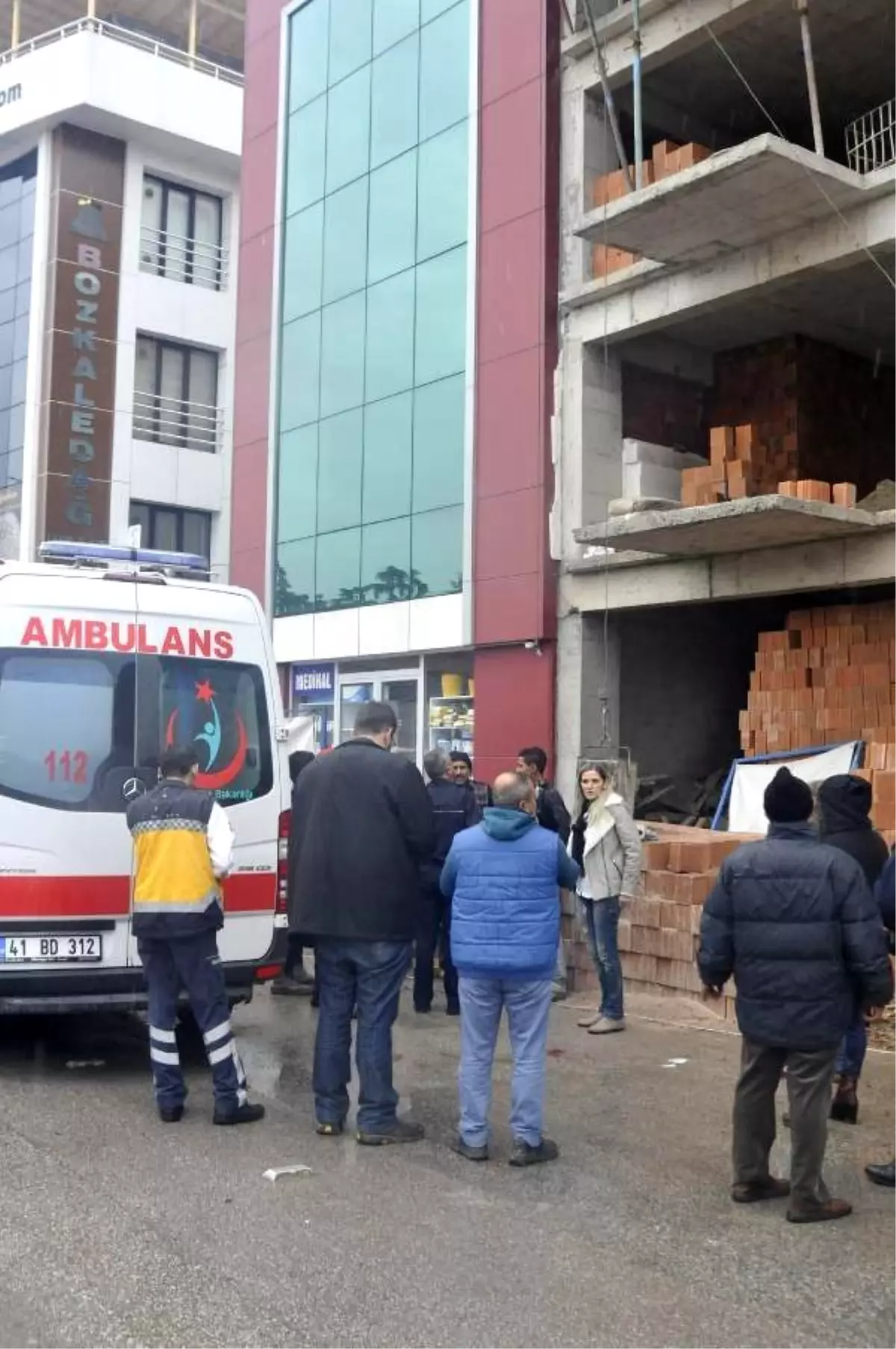 İnşaatın İkinci Katından Düşen İşçi Yaralandı