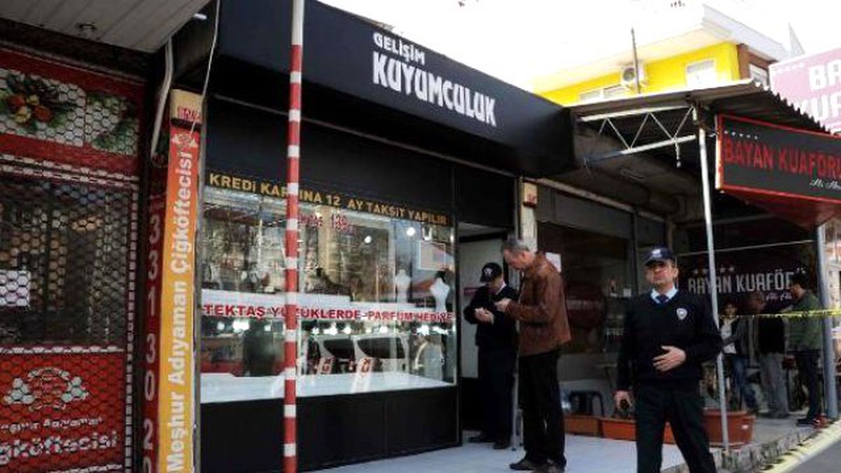 Kuyumcuyu Basıp Çalışanını Vurdular