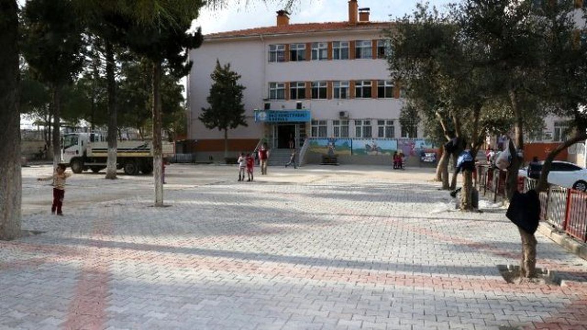 Merkezefendi\'de Okul Bahçeleri Düzenleniyor