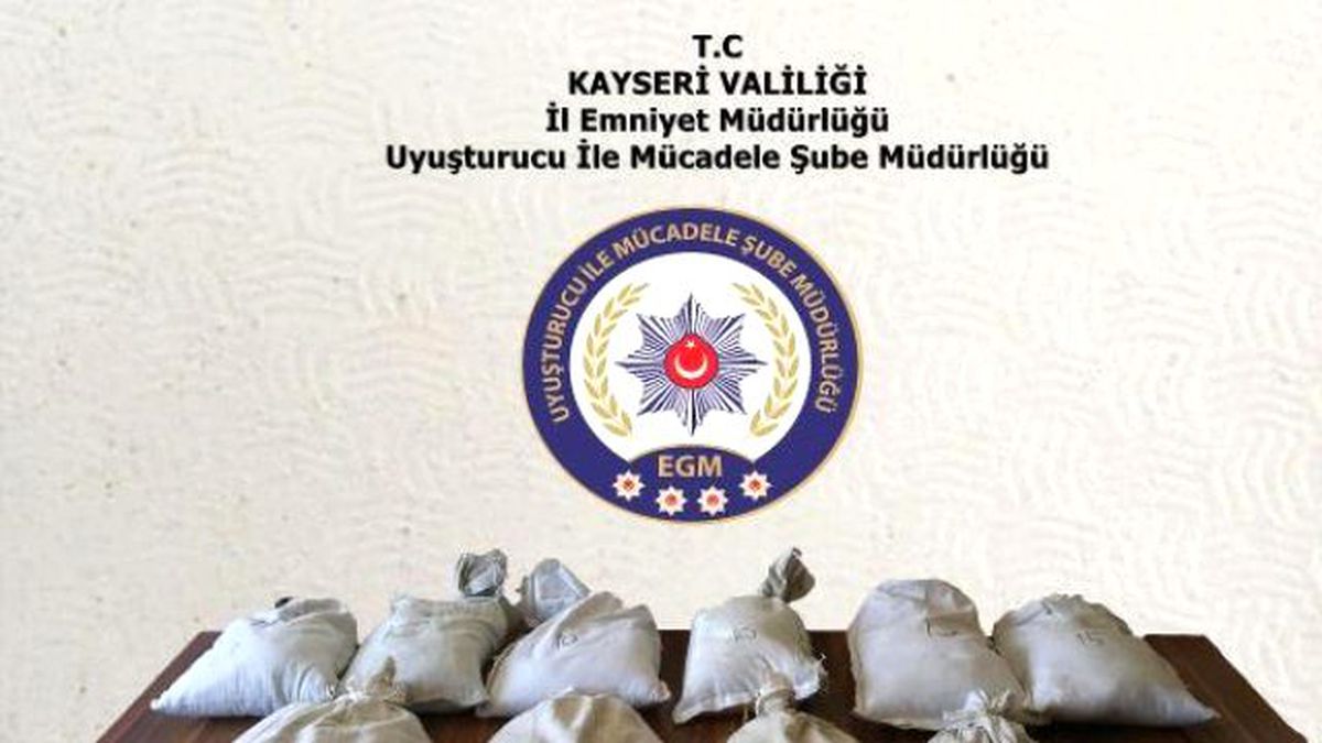 Otomobilde 11 Kilo Esrara 2 Tutuklama
