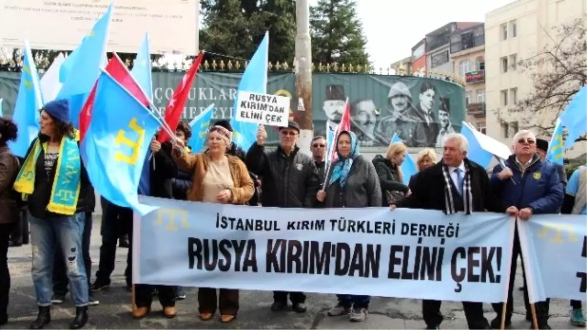 Rusya Konsolosluğu Önünde Kırım\'ın İşgali Protesto Edildi