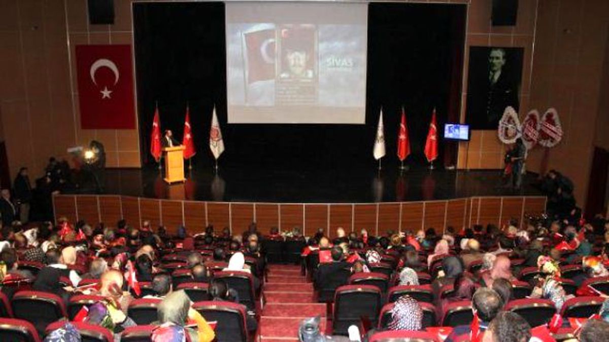 Sivas\'ta Şehitleri Anma Programı Düzenlendi