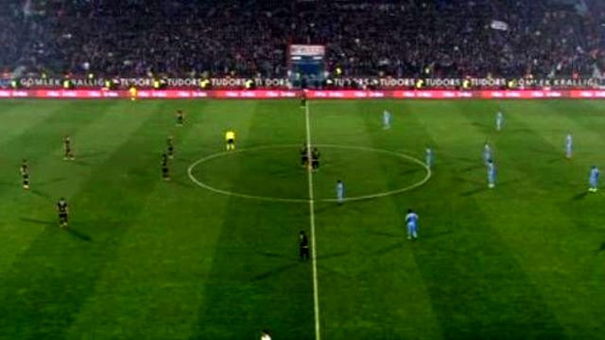 Trabzonsporlu Futbolcular Hakemleri Protesto Etti