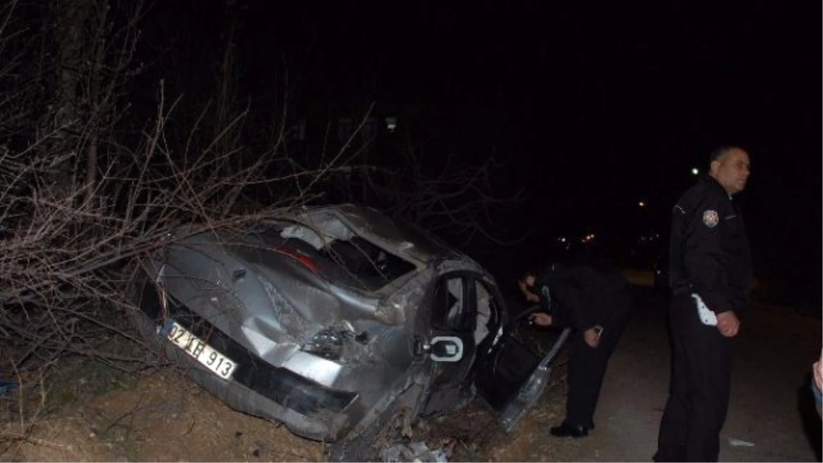 Trafik Kazası Sonrası Yolu Trafiğe Kapattılar