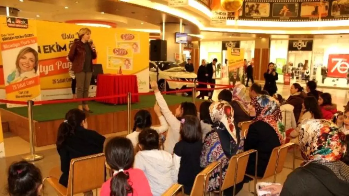 Yazar Birsen Ekim Özen, Avm\'de Sevenleriyle Buluştu