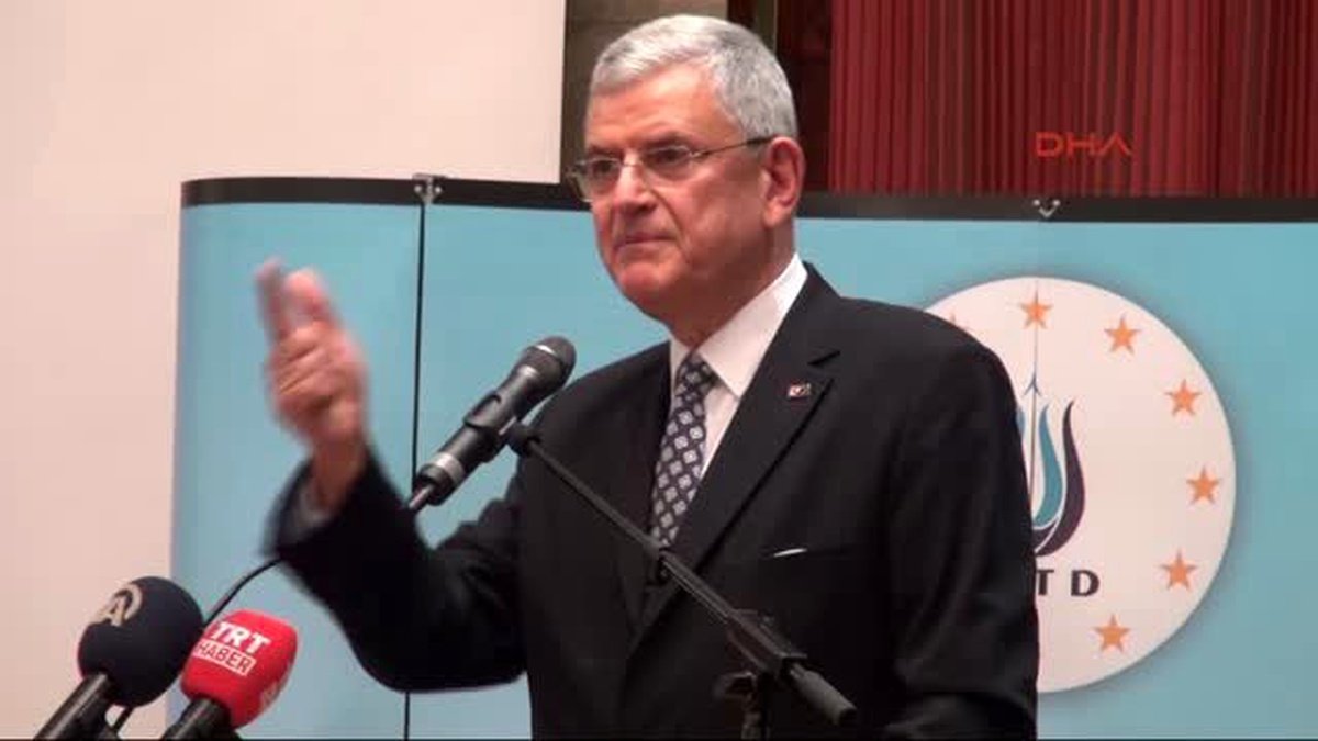 AB Bakanı Bozkır, Almanya\'da Avrupa Ülkelerinin Sığınmacı Politikalarını Eleştirdi