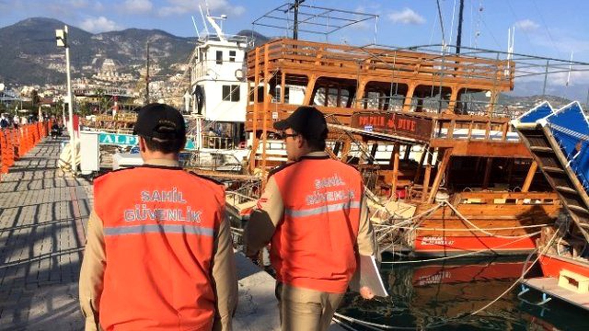 Alanya Sahil Güvenlik Ekipleri Tekneleri Denetledi