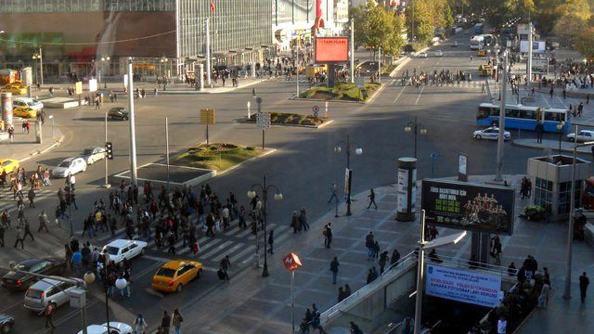 Ankara Diken Üstünde! Her Yerde Bombalı Araç Aranıyor