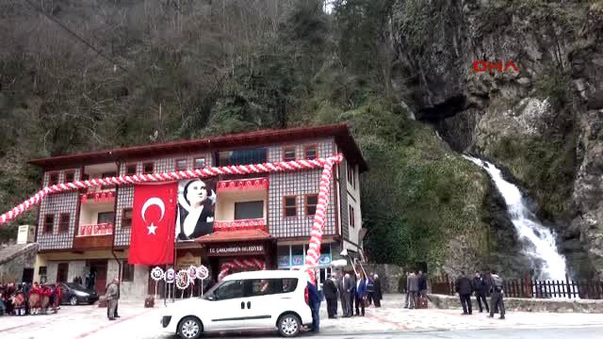 Bakan Çelik\'i Gülümseten Pankartlar