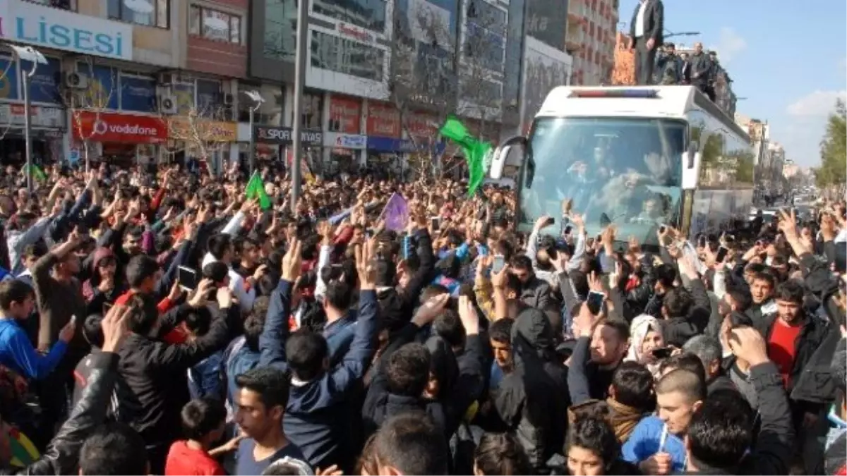 Demirtaş: "Çatışmalar Dursun, Silahlar Sussun"