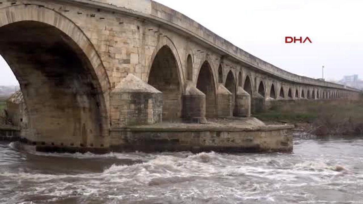 Edirne Ergene Nehri\'ne Atlayan Genci, Kirlilik Nedeniyle Dalgıçlar Su Altında Arayamadı