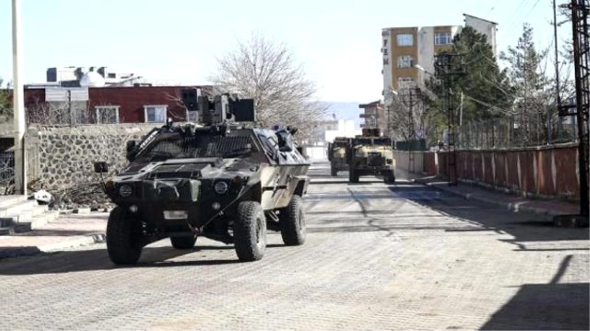Sur\'da PKK\'lı Teröristler, 150-200 Metrekarelik Alana Sıkıştırıldı