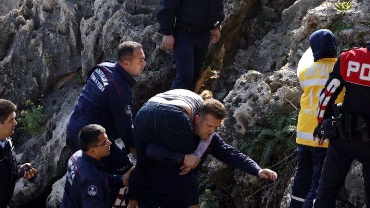 İtfaiye Erinin Omzunda Hayata Tutundu