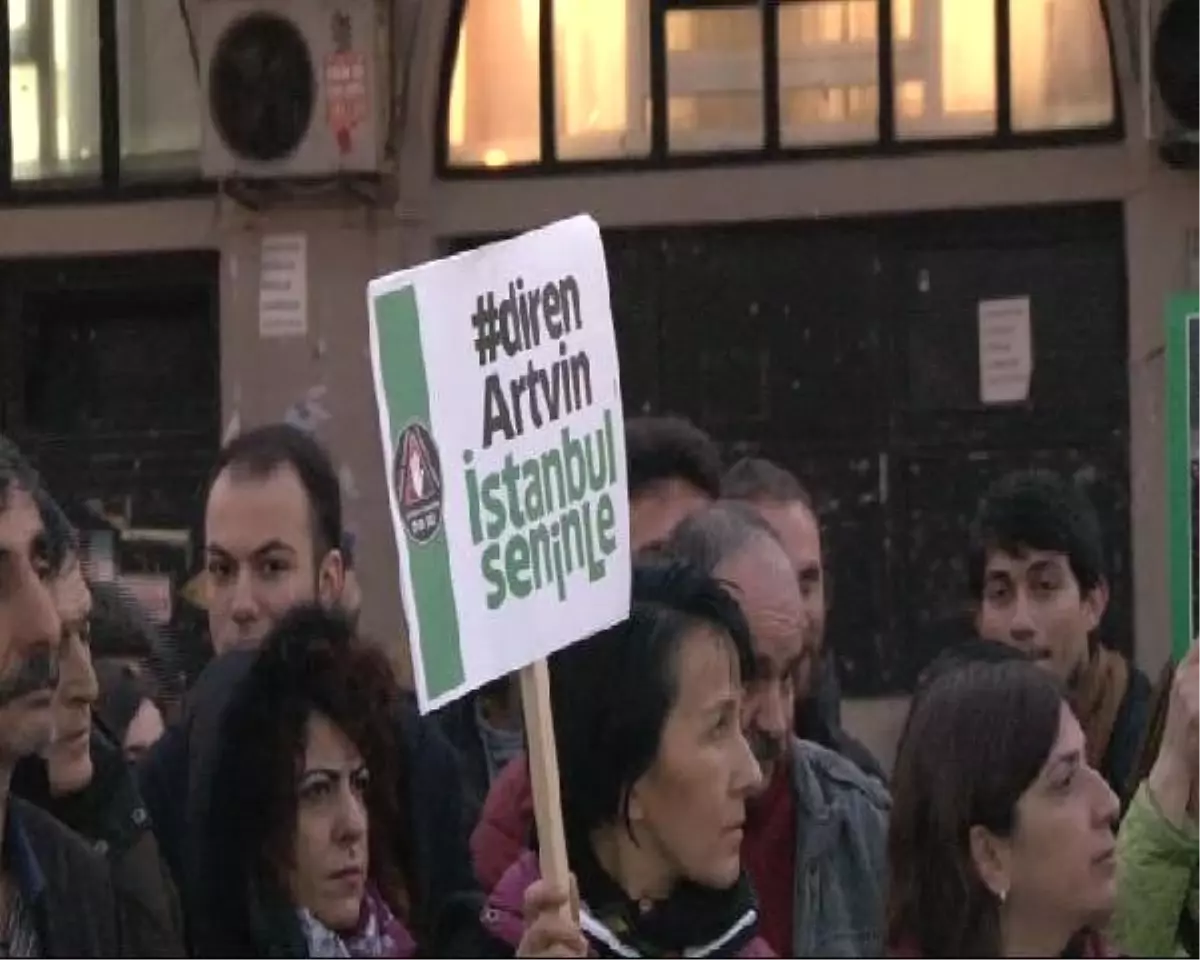 Kadıköy\'de Tulumlu Horonlu Cerattepe Eylemi