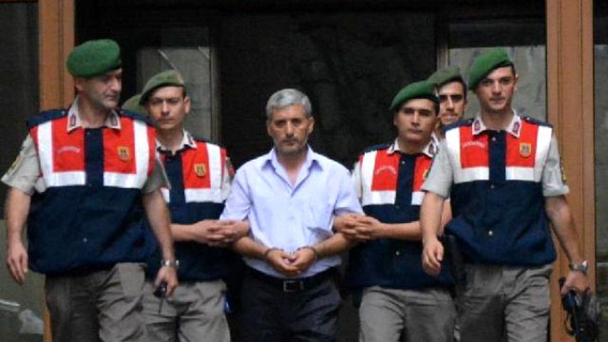 Kızını Öldüren Magandaya Verilen Cezayı Mezarının Başında Okudu