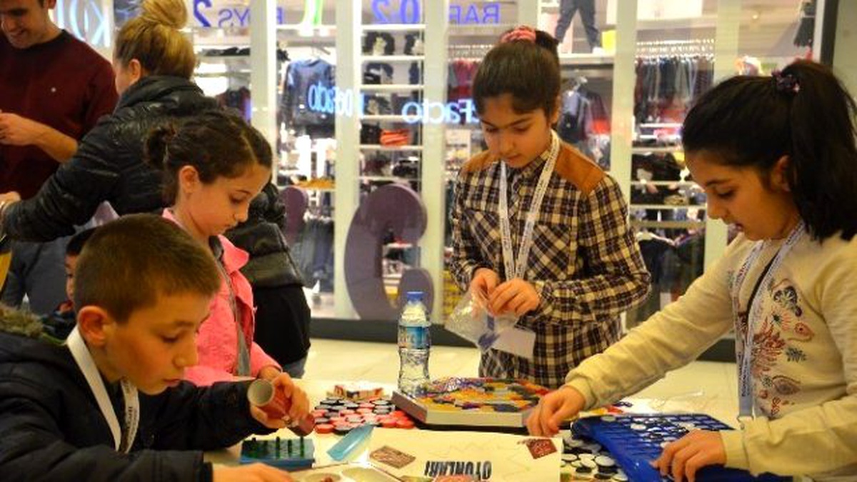 Minik Öğrencilerin Bilim Şenliği Gösterisi Yoğun İlgi Gördü