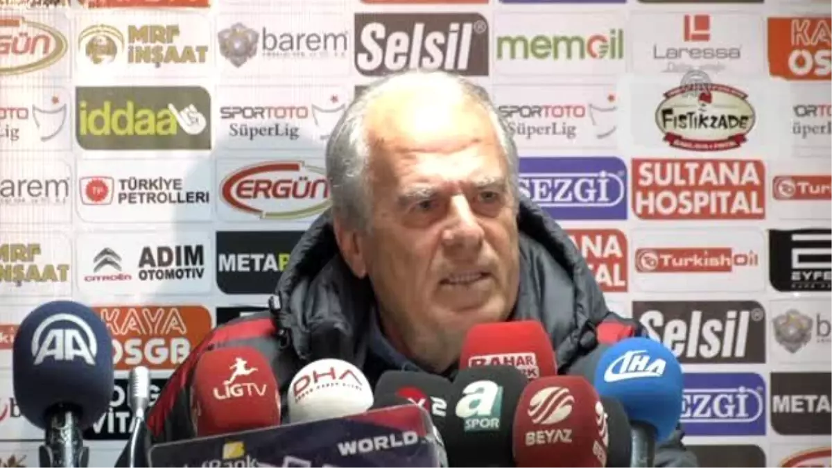 Mustafa Denizli\'den Görevi Bırakma Sinyali