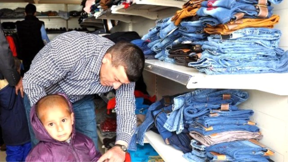 Suriyeli İş Adamından Çadır Kentteki Yetimlere Yardım Eli