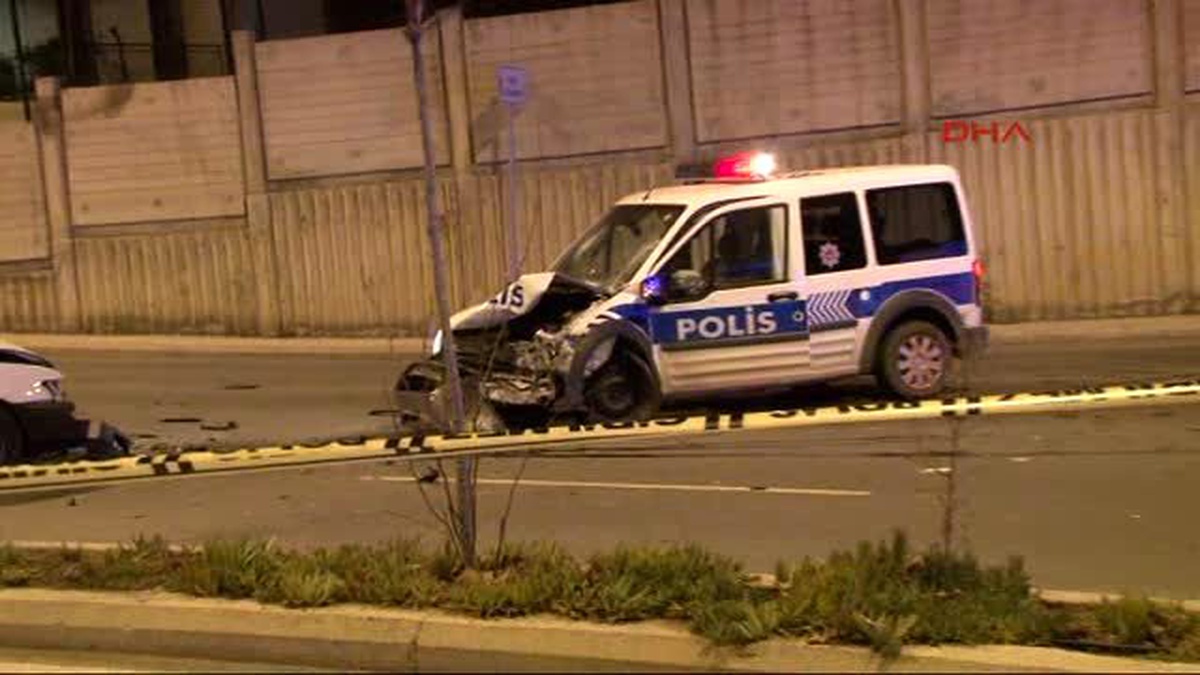 Üsküdar\'da Polisten Kaçan Sürücü Kaza Yaptı: 1 Ölü, 2 Yaralı