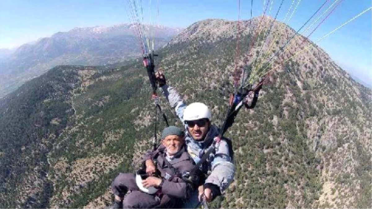 84 Yaşındaki Paraşütçü Türkiye Şampiyonasına Hazırlanıyor