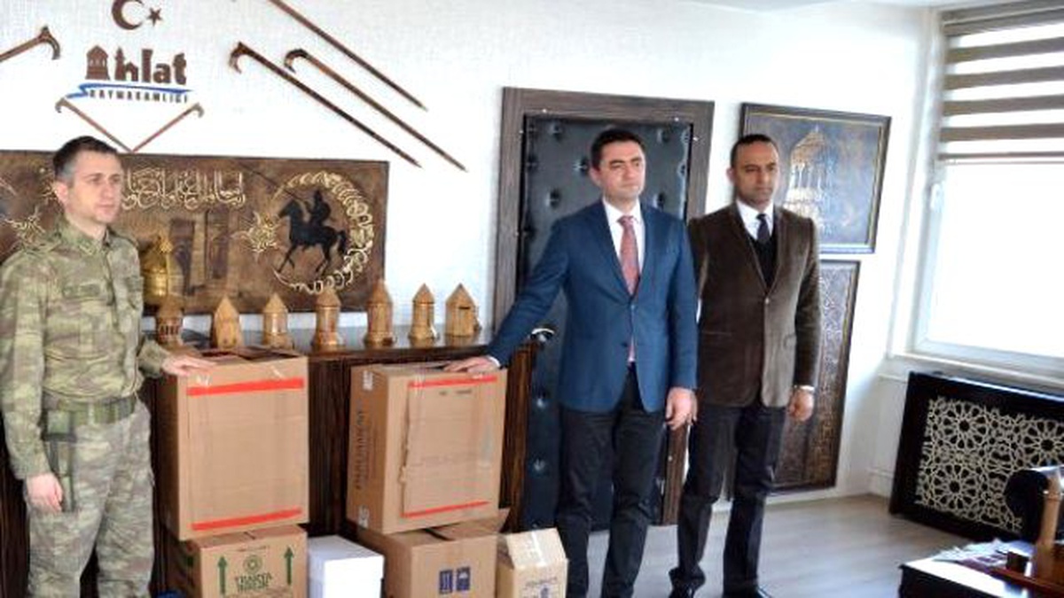 Ahlat Esnafından Sur\'da Görev Yapan Güvenlik Güçlerine Yöresel Ürün