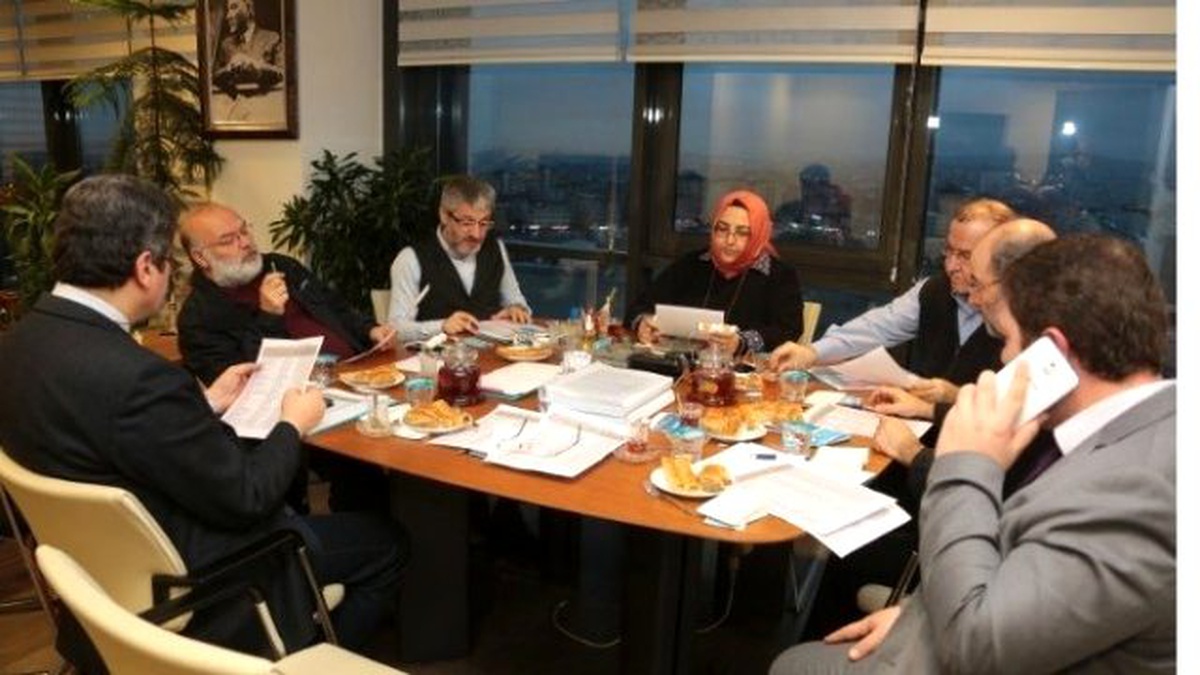 Azizelerin Kokusu Bulaştı Tenime\' Yarışmada 2. Oldu