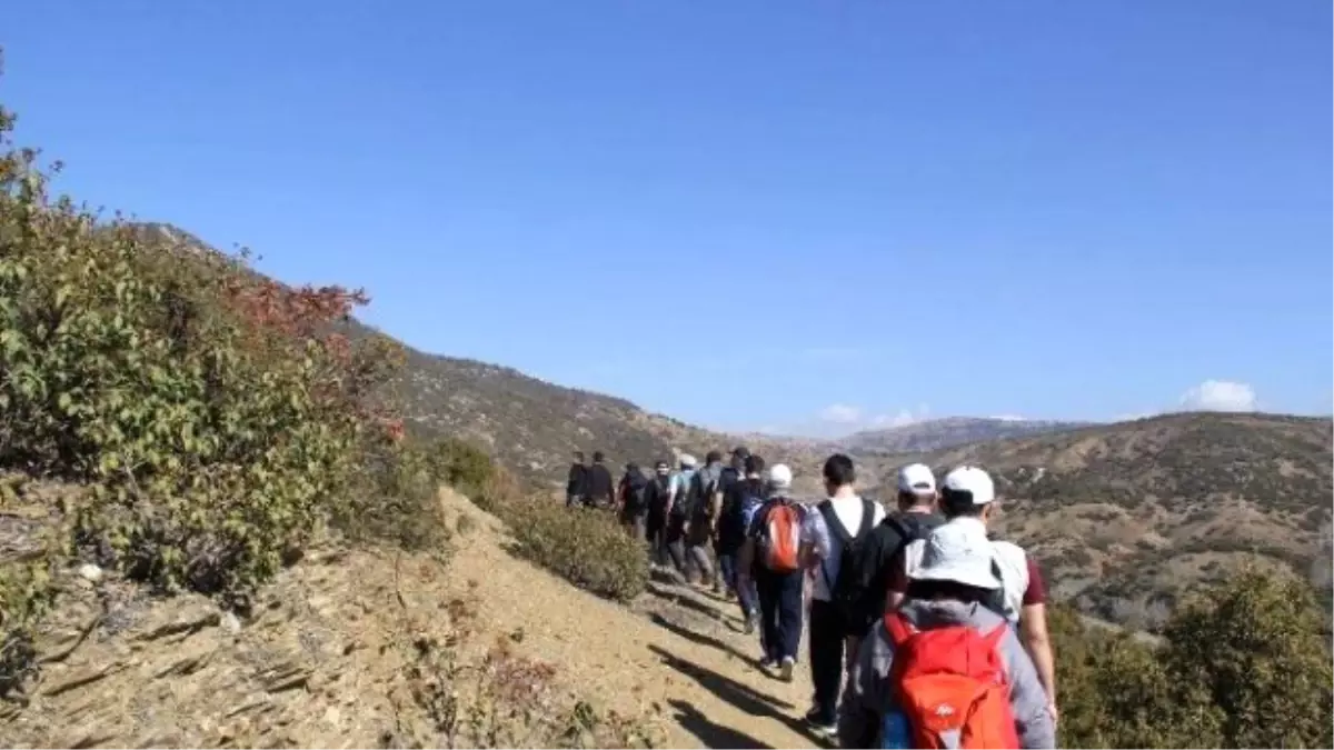 Beyşehirli Doğaseverler Sivri Dağı\'na Tırmandı