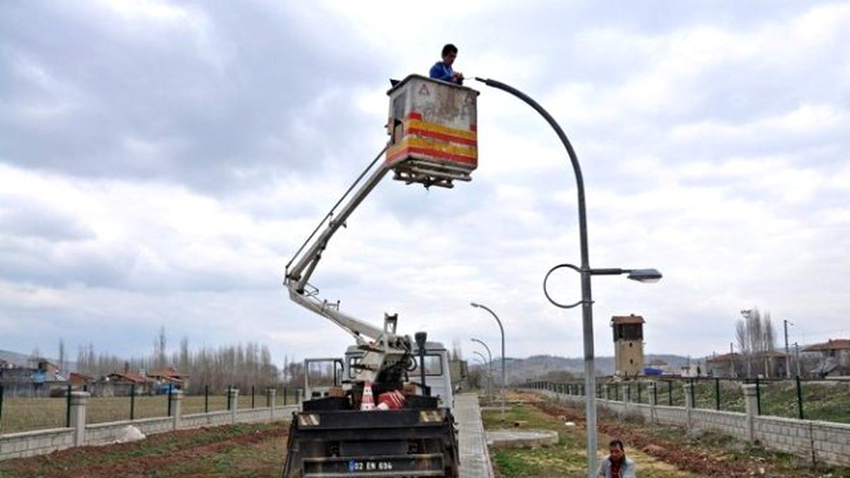 Botanik Parka Aydınlatma Lambaları Takıldı