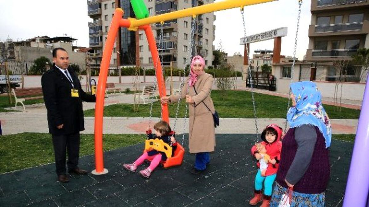 Buca\'nın Park Gönüllüleri İş Başında
