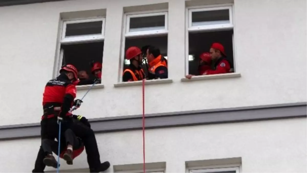 Deprem, Yangın ve Kaza Tatbikatı Nefes Kesti